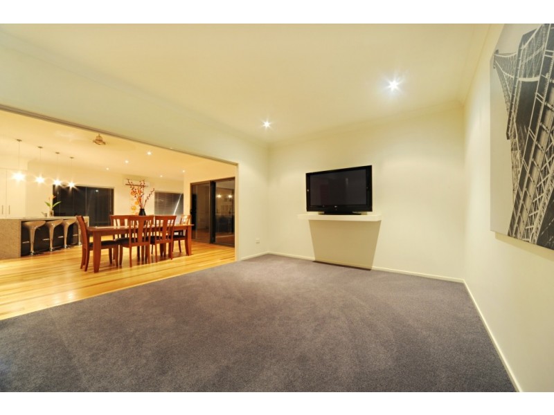 10 Jonquill Court, Cannonvale QLD 4802