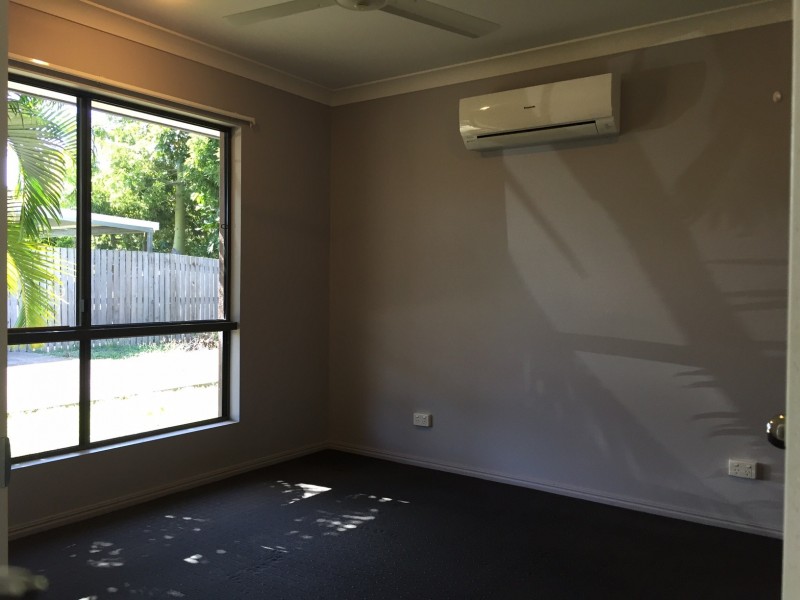 2/14 Banksia Court, Cannonvale QLD 4802