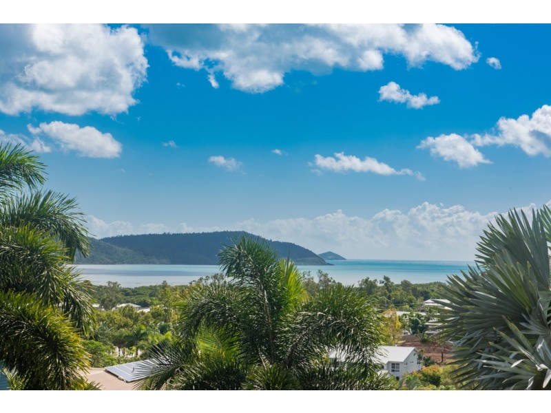 7 Country Road, Cannonvale QLD 4802