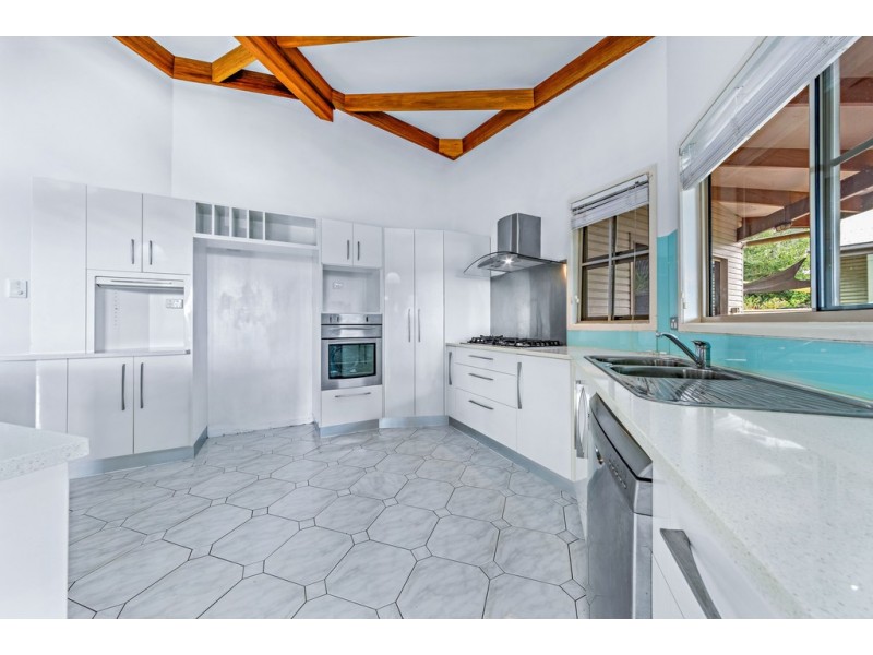 7 Country Road, Cannonvale QLD 4802