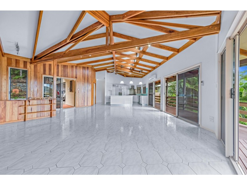 7 Country Road, Cannonvale QLD 4802