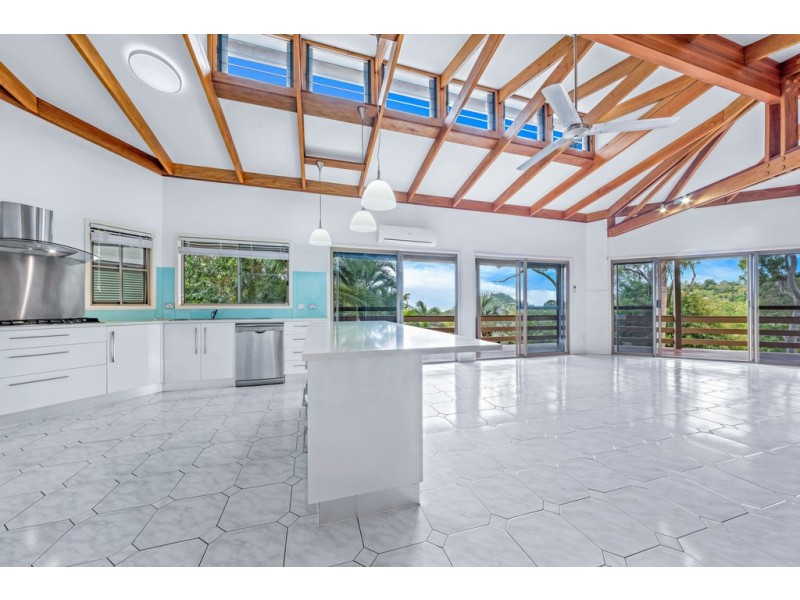 7 Country Road, Cannonvale QLD 4802