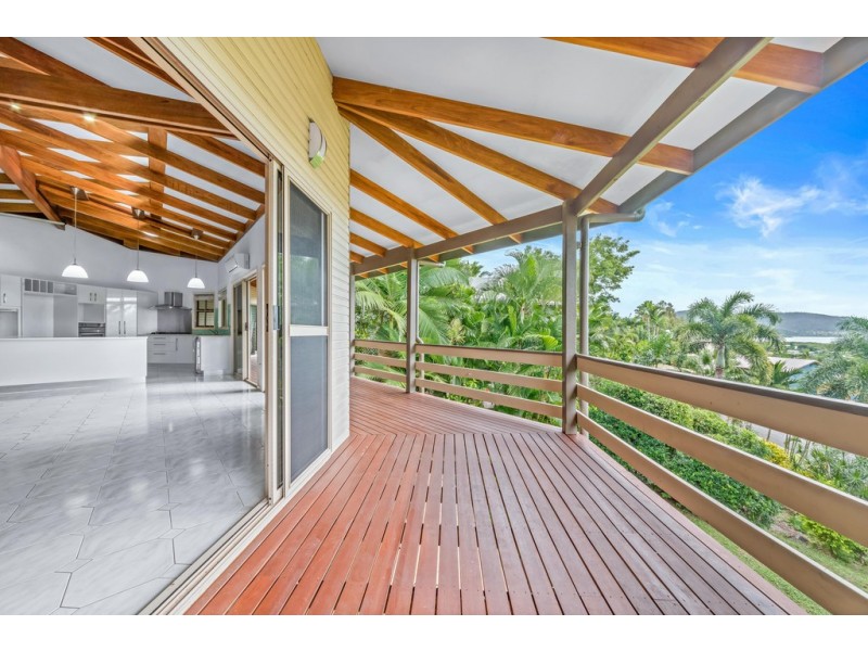 7 Country Road, Cannonvale QLD 4802