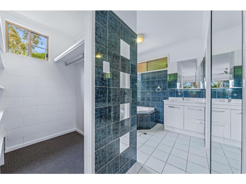 7 Country Road, Cannonvale QLD 4802