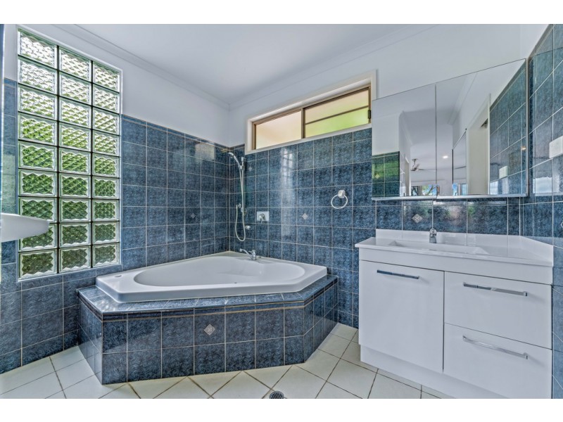 7 Country Road, Cannonvale QLD 4802