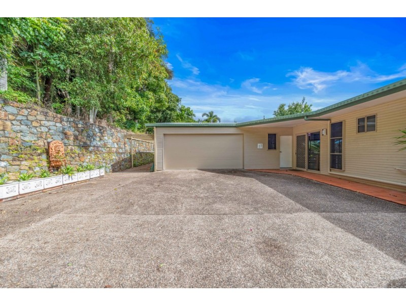 7 Country Road, Cannonvale QLD 4802