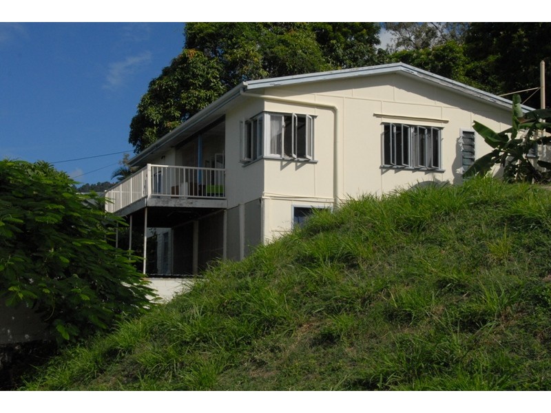 8 Coral Esplanade, Cannonvale QLD 4802