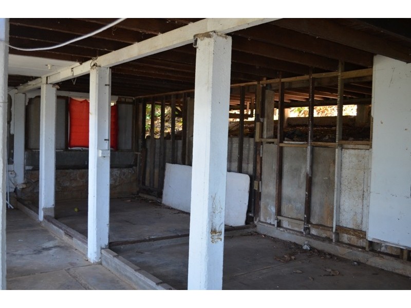 8 Coral Esplanade, Cannonvale QLD 4802