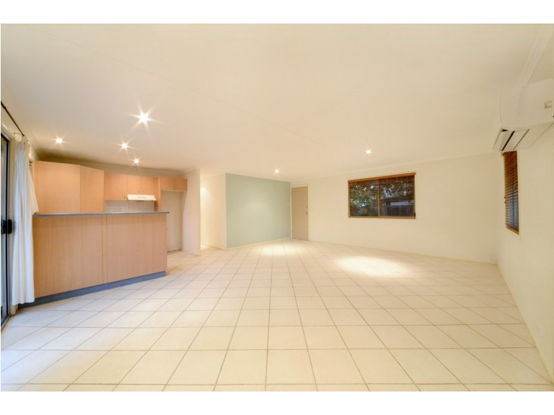 2 Picaninni Close, Cannonvale QLD 4802