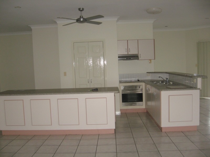 10 Country Road, Cannonvale QLD 4802