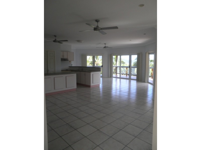 10 Country Road, Cannonvale QLD 4802