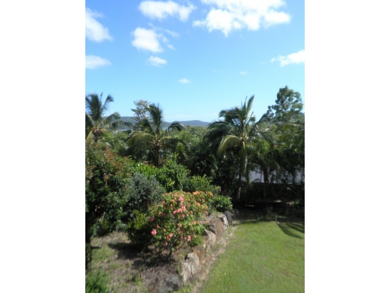 10 Country Road, Cannonvale QLD 4802