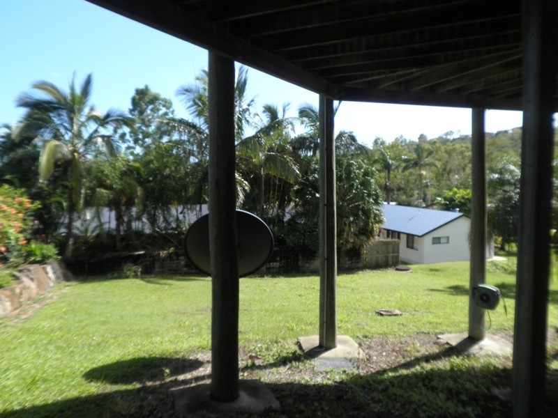 10 Country Road, Cannonvale QLD 4802