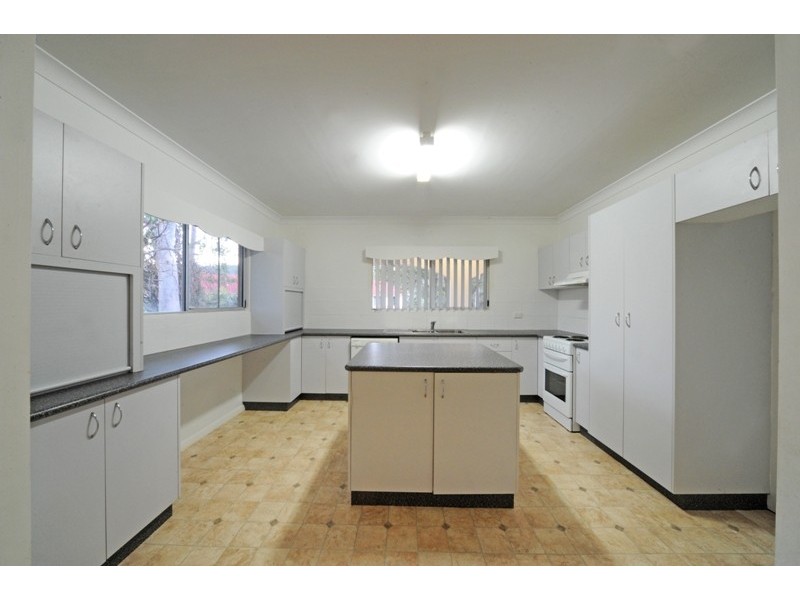 4 Pleasant Drive, Cannonvale QLD 4802