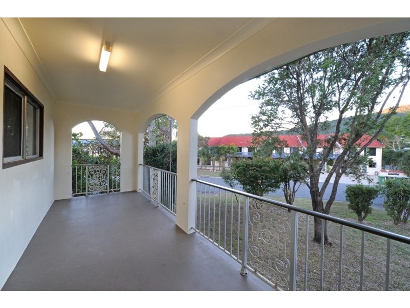 4 Pleasant Drive, Cannonvale QLD 4802