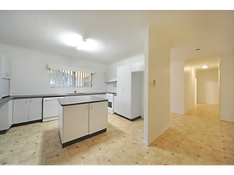 4 Pleasant Drive, Cannonvale QLD 4802