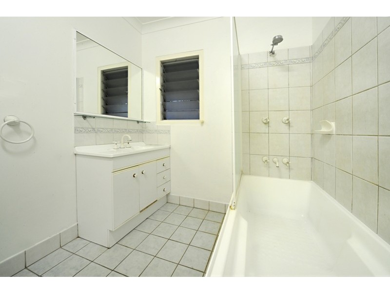 4 Pleasant Drive, Cannonvale QLD 4802