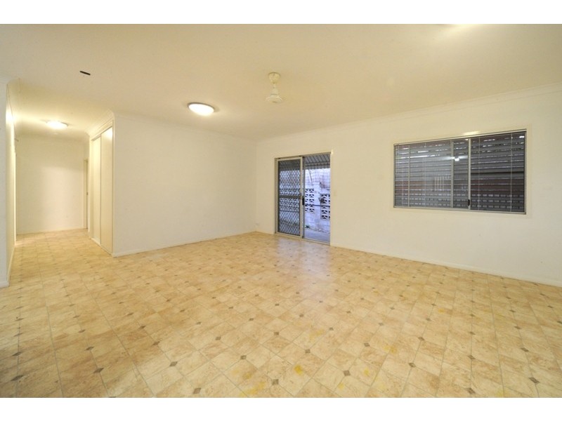 4 Pleasant Drive, Cannonvale QLD 4802