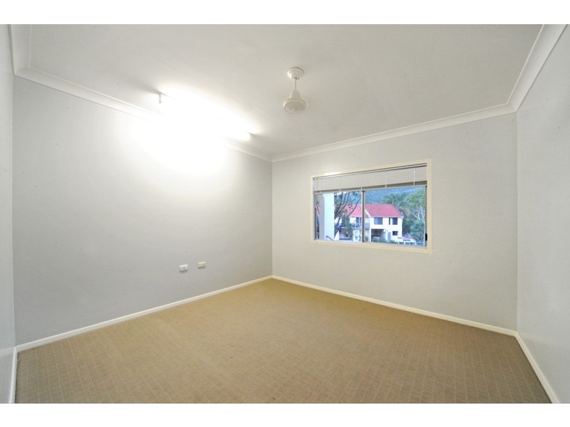 4 Pleasant Drive, Cannonvale QLD 4802