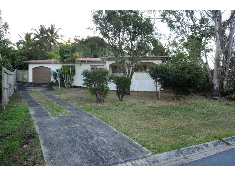4 Pleasant Drive, Cannonvale QLD 4802
