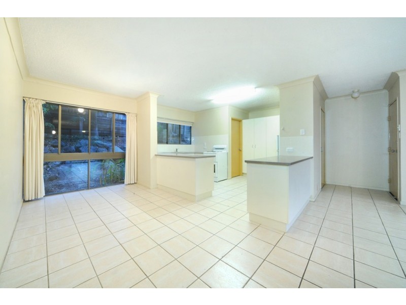 102/2 Eshelby Drive, Cannonvale QLD 4802