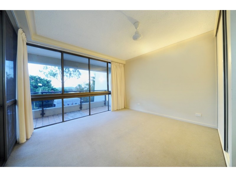 102/2 Eshelby Drive, Cannonvale QLD 4802