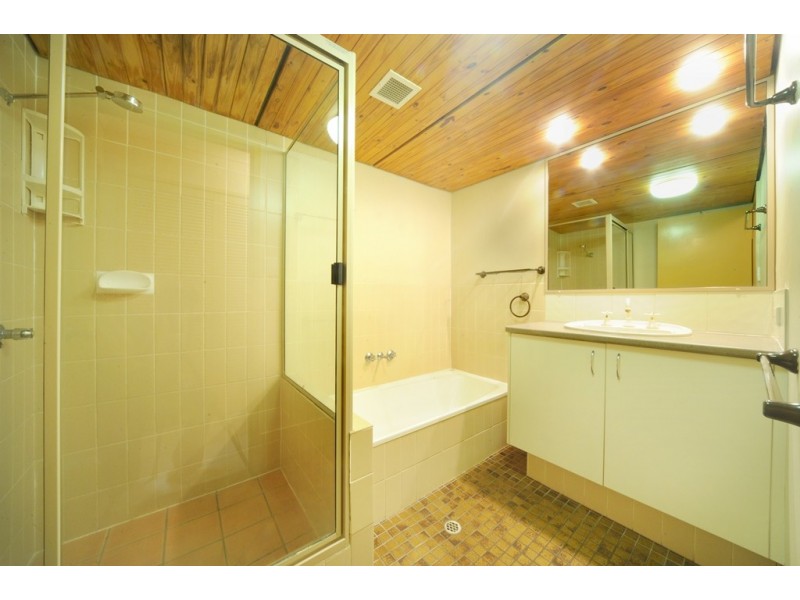 102/2 Eshelby Drive, Cannonvale QLD 4802