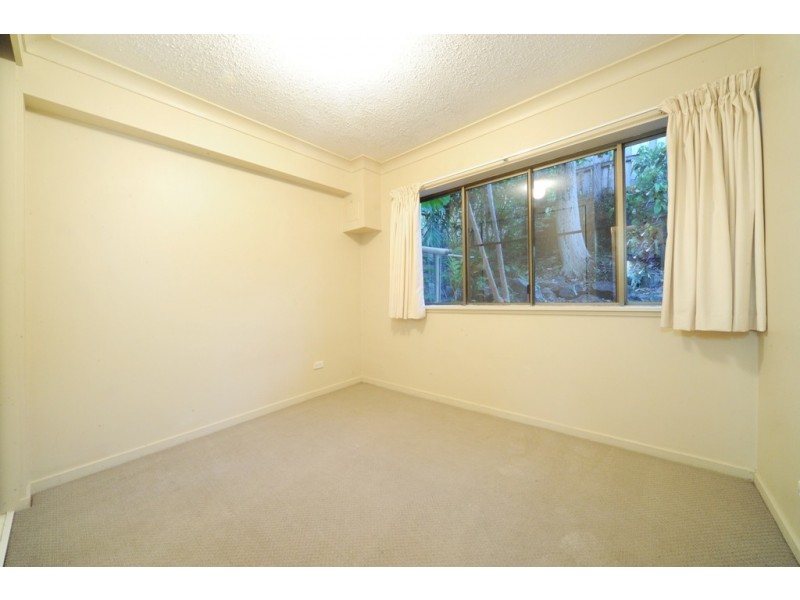 102/2 Eshelby Drive, Cannonvale QLD 4802