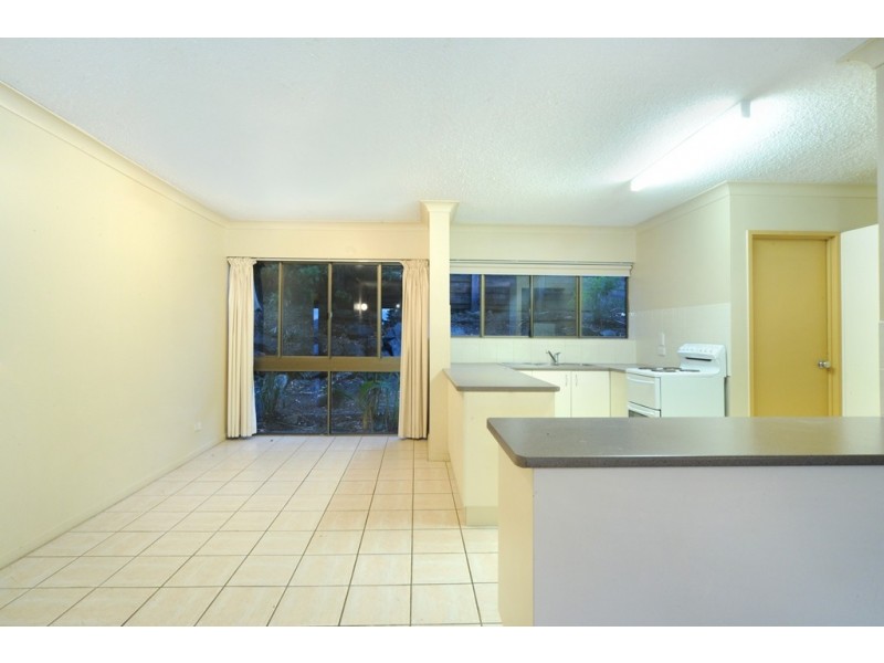 102/2 Eshelby Drive, Cannonvale QLD 4802