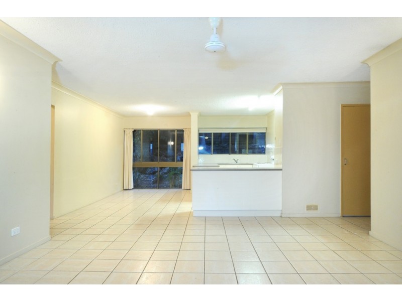 102/2 Eshelby Drive, Cannonvale QLD 4802