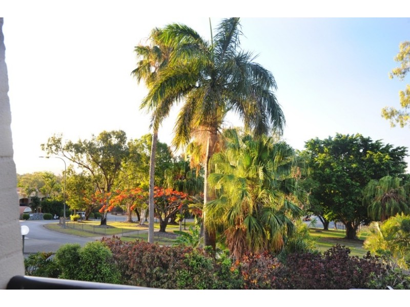 102/2 Eshelby Drive, Cannonvale QLD 4802