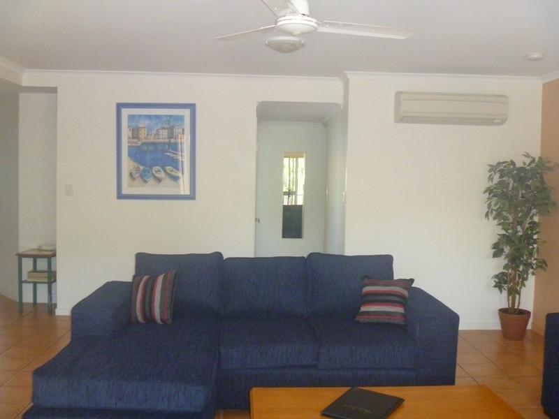 6/24 Beach Road, Cannonvale QLD 4802