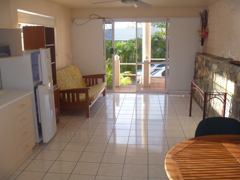 1/30 Macarthur Drive, Cannonvale QLD 4802