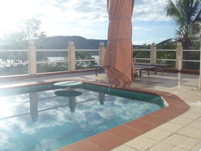 1/30 Macarthur Drive, Cannonvale QLD 4802