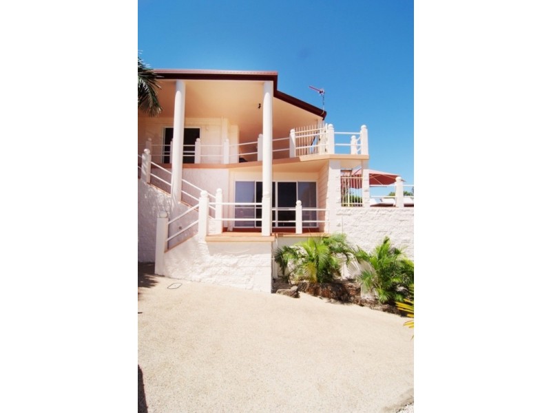 2/30 Macarthur Drive, Cannonvale QLD 4802