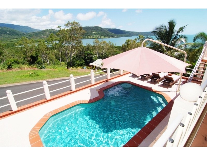 2/30 Macarthur Drive, Cannonvale QLD 4802