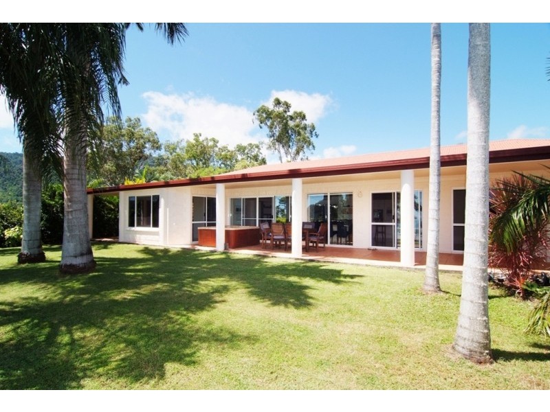 2/30 Macarthur Drive, Cannonvale QLD 4802