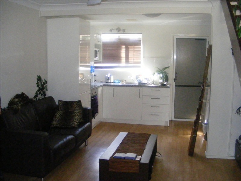 2/9 Pleasant Drive, Cannonvale QLD 4802