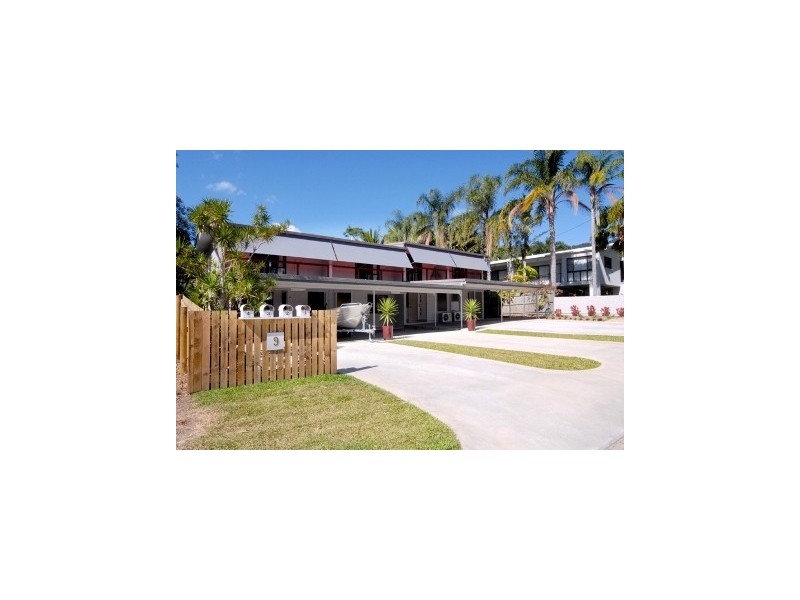 2/9 Pleasant Drive, Cannonvale QLD 4802