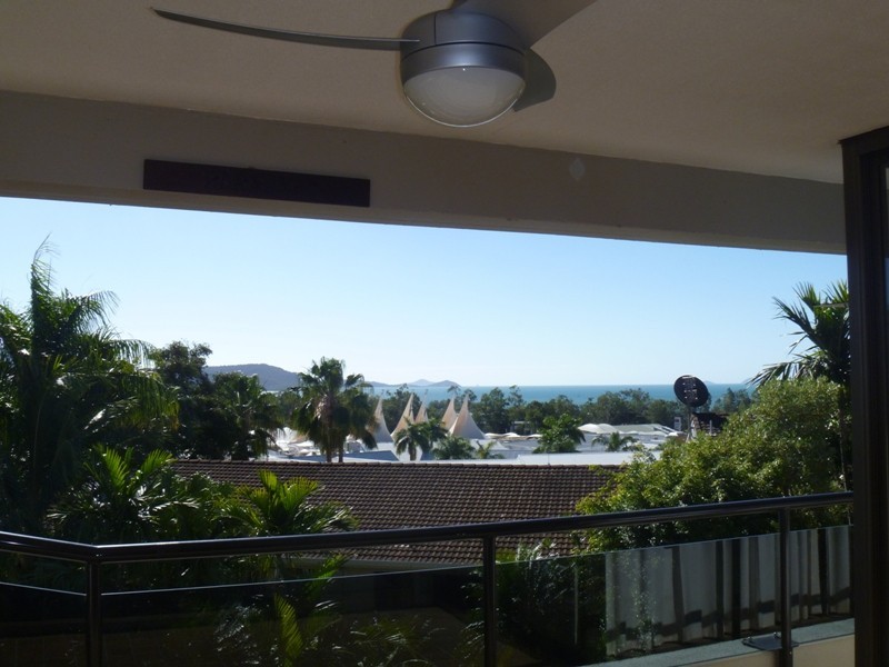 110/2 Eshleby Drive, Cannonvale QLD 4802