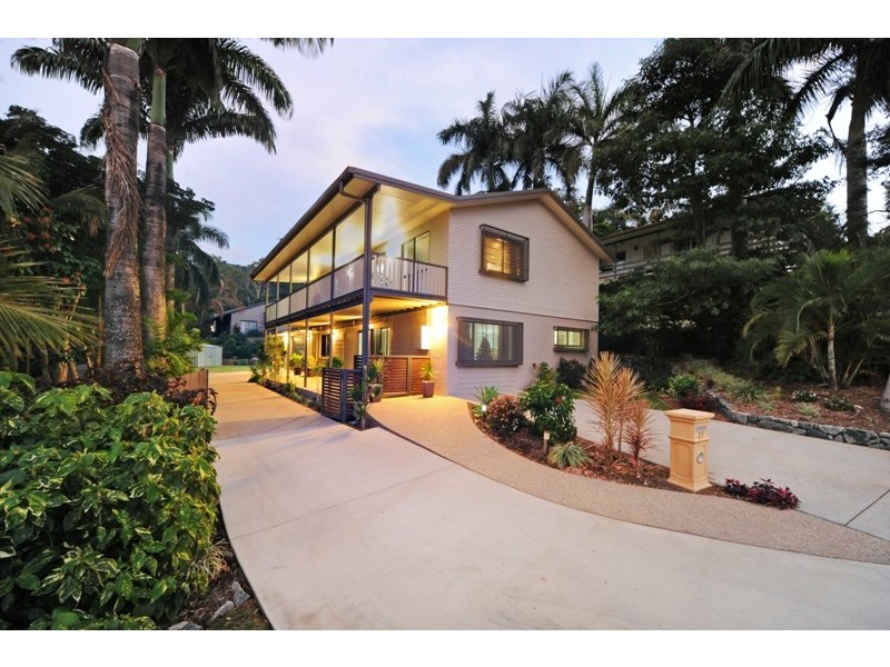 27 Manooka Drive, Cannonvale QLD 4802