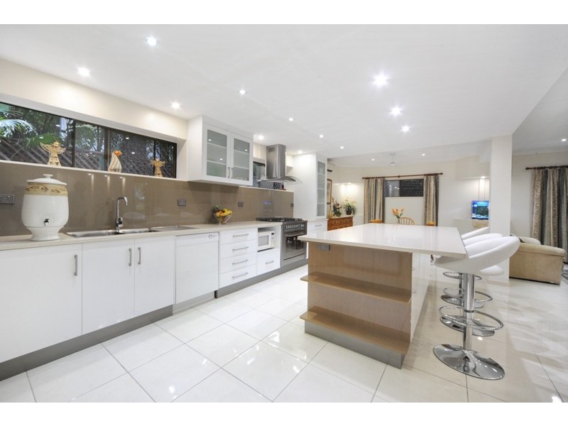 27 Manooka Drive, Cannonvale QLD 4802