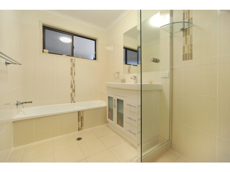 27 Manooka Drive, Cannonvale QLD 4802