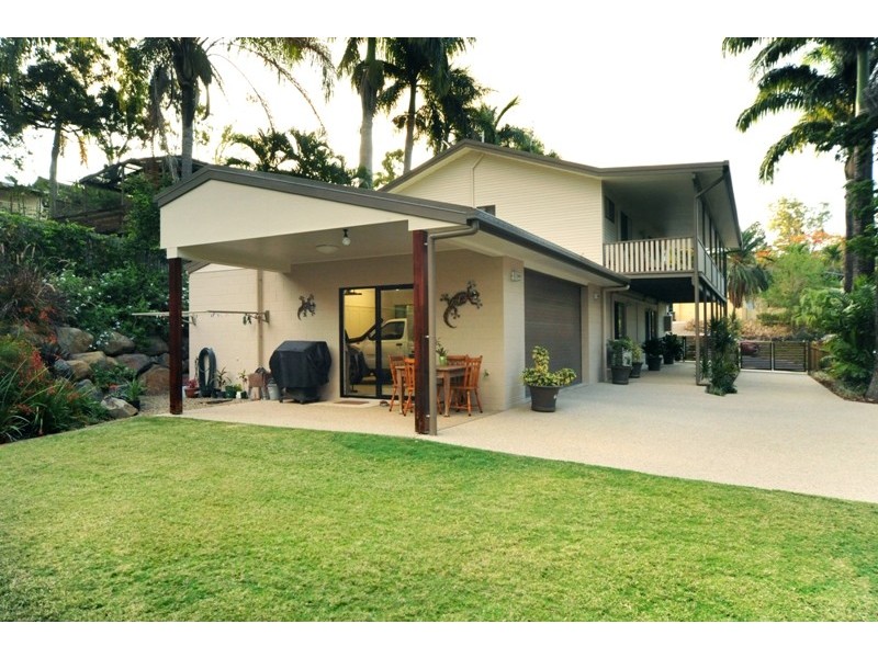 27 Manooka Drive, Cannonvale QLD 4802