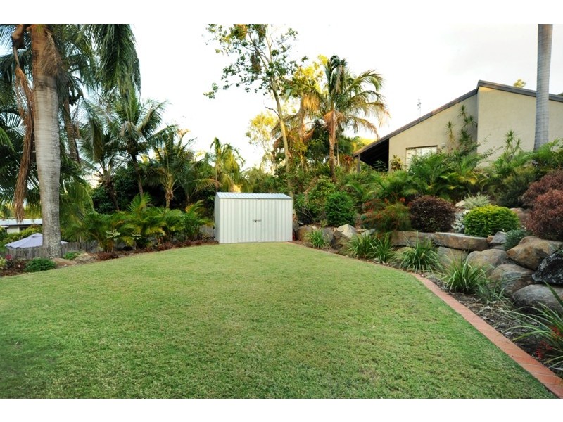 27 Manooka Drive, Cannonvale QLD 4802