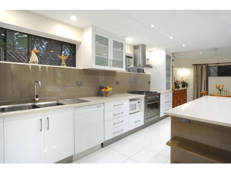 27 Manooka Drive, Cannonvale QLD 4802