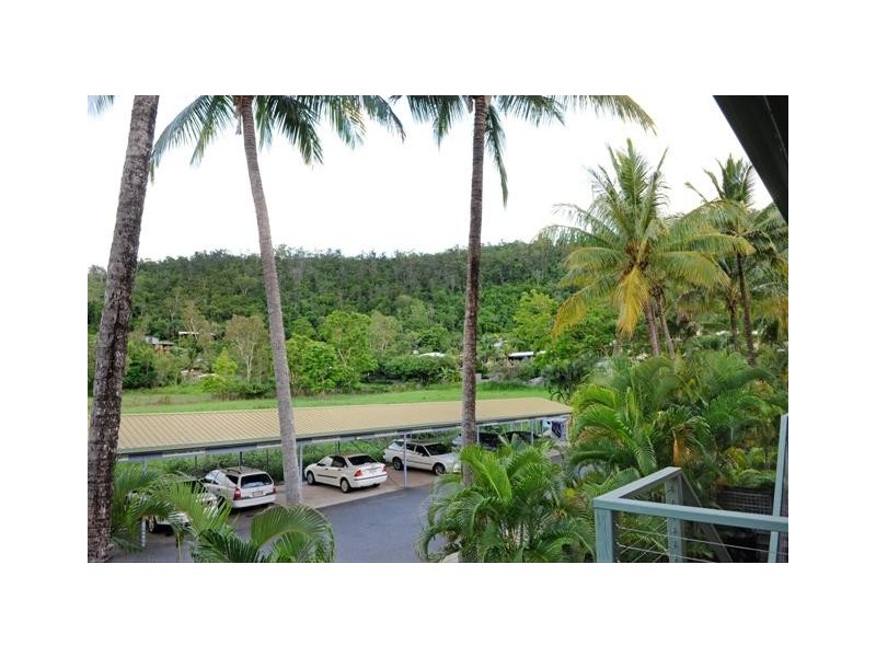 13/6 St Martins Lane, Cannonvale QLD 4802