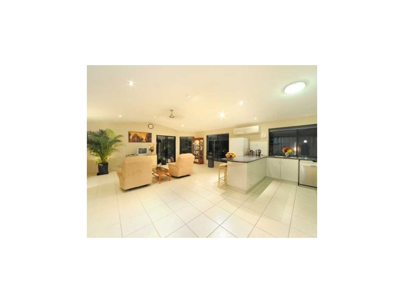 28 Links Road, Cannonvale QLD 4802