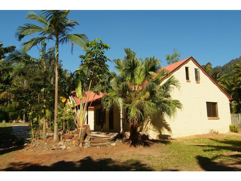 2/10 Iluka Street, Cannonvale QLD 4802