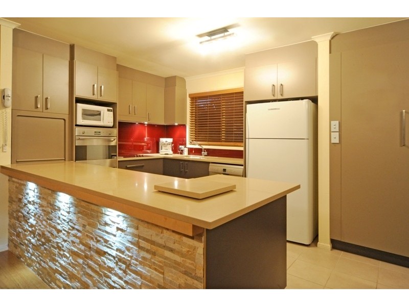 11 Macona Crescent, Cannonvale QLD 4802